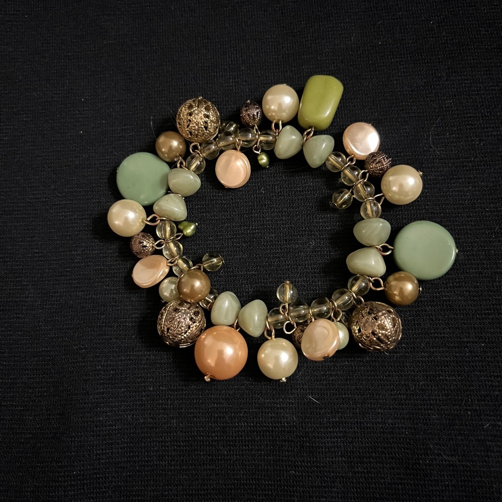 Assorted pearl bracelet